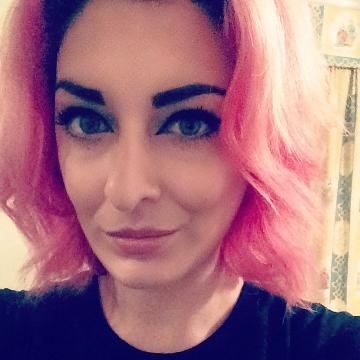 pinkhairedhottie uit Noord-Brabant,Nederland